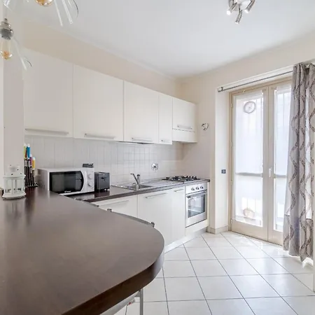 Guesthost - Piazza Statuto Functional Турин