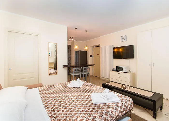 Guesthost - Piazza Statuto Functional * Torino