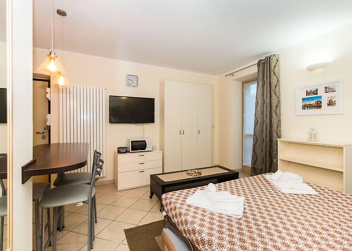 Guesthost - Piazza Statuto Functional Apartment Turin