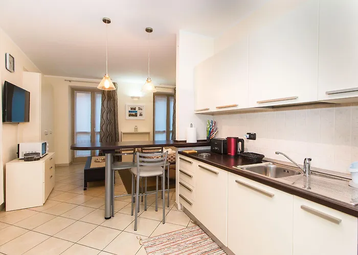Guesthost - Piazza Statuto Functional Apartment