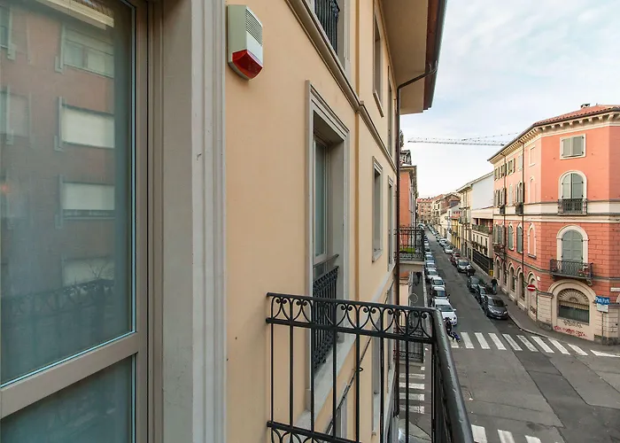 Guesthost - Piazza Statuto Functional Турин