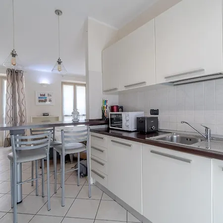 Guesthost - Piazza Statuto Functional Turijn