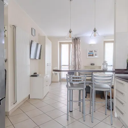 Guesthost - Piazza Statuto Functional Appartement *