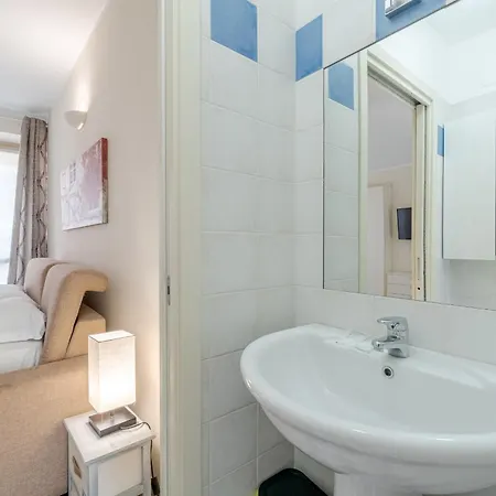 Guesthost - Piazza Statuto Functional * Turin